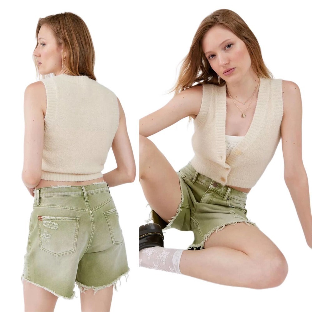 Urban Outfitters Cream Rickie Cropped Sweater Vest Size Medium